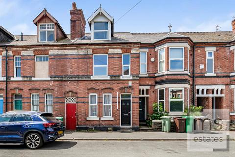 4 bed property, in HMO Lenton, £220,000