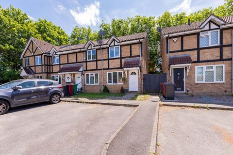 2 bed property, in Maplin Park, £380,000