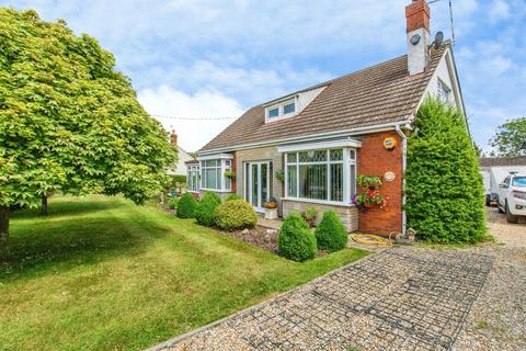3 bed property, in Main Road, £330,000