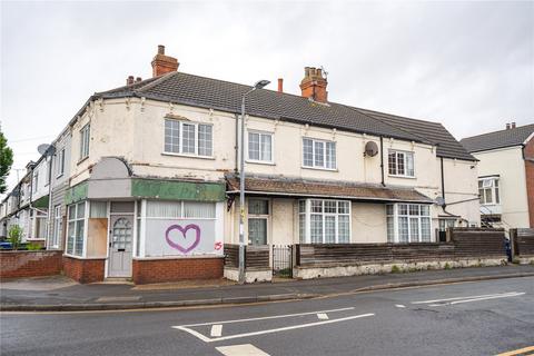 2 bed property, in Brereton Avenue, £135,000
