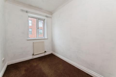 3 bed property, in Painters Court, £180,000