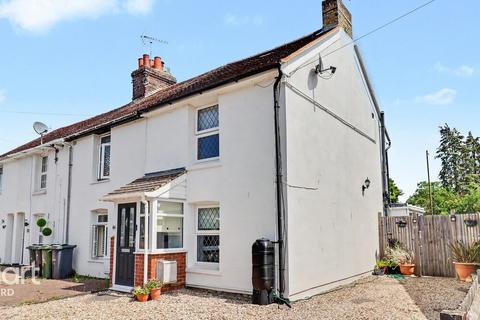2 bed property, in Mead Road, £250,000