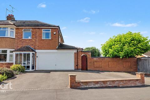 5 bed property, in Alfriston Road, £500,000