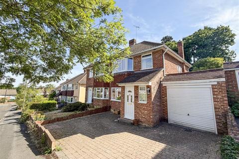 3 bed property, in Ferndale Road, £475,000