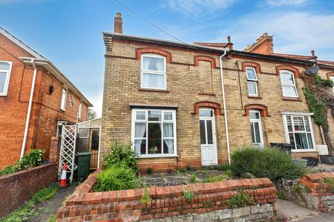 3 bed property, in Taunton Road, £190,000