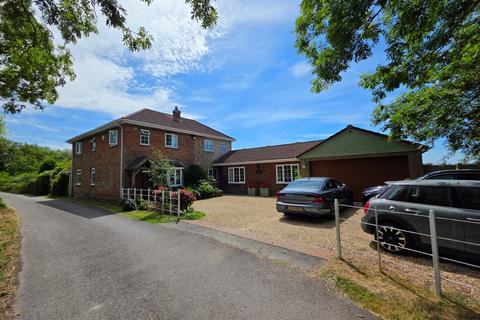 5 bed property, in Crooked Lane, £850,000