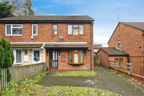 3 bed property, in Lodge Road, £160,000