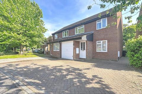 3 bed property, in Firtree Rise, £297,500