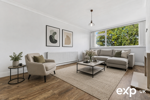 3 bed property, in Burwood Avenue, £230,000