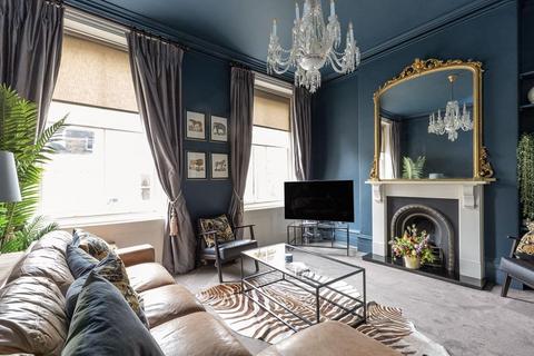 4 bed property, in Cheap Street, £525,000