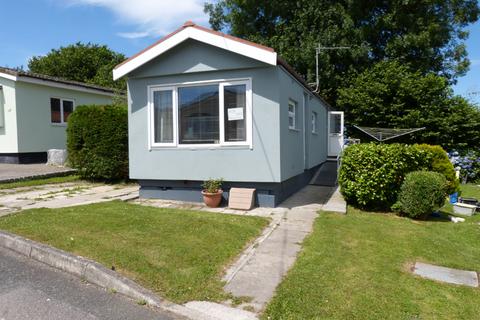2 bed property, in Sun Valley Park, £35,000