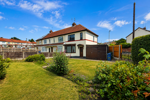 3 bed property, in Saltwells Road, £225,000