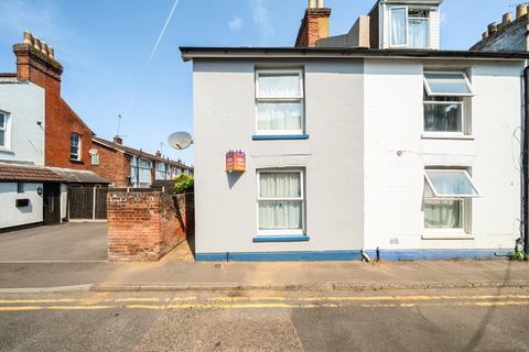2 bed property, in Claremont Place, £260,000