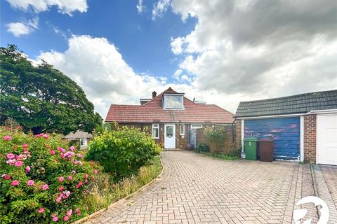 3 bed property, in Leonard Close, £350,000