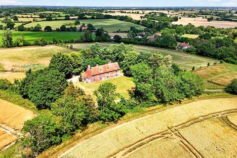 4 bed property, in Bramfield, £650,000