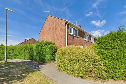 2 bed property, in Cranbourne Lane, £250,000