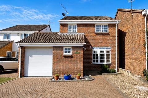 3 bed property, in Rembrandt Grove, £450,000