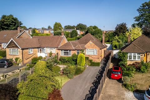2 bed property, in Sawpit Hill, £585,000