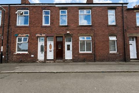 2 bed property, in Lyndhurst Terrace, £40,000