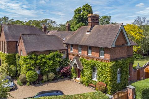 6 bed property, in School Road, £3,950,000
