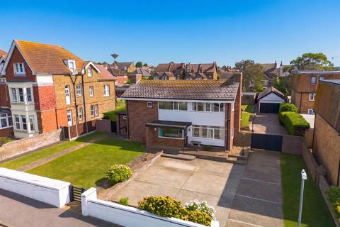 3 bed property, in Beacon Hill, £850,000