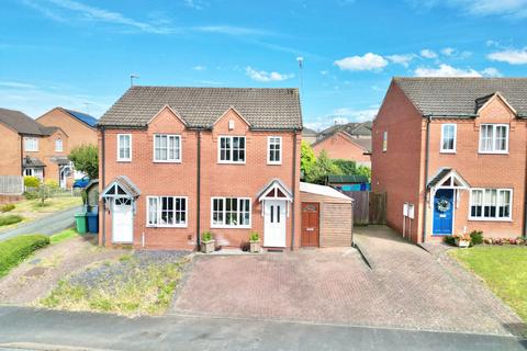 2 bed property, in Far Ridding, £215,000