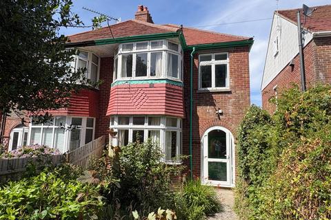 3 bed property, in Bury Hall Lane, £325,000
