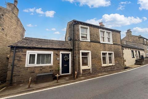 2 bed property, in Stainland Road, £165,000