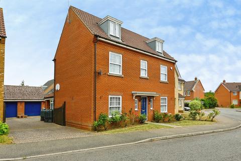 5 bed property, in Civray Avenue, £420,000