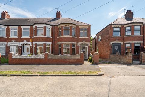 3 bed property, in Oaklands Drive, £90,000