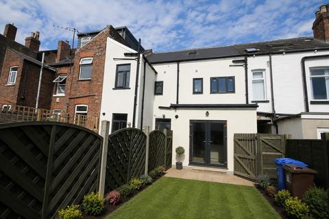 3 bed property, in South View Crescent, £275,000