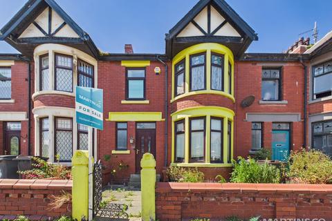 3 bed property, in Saville Road, £125,000