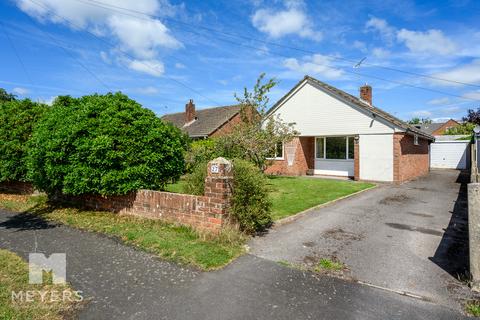 2 bed property, in Orchard Close, £425,000