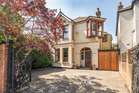 5 bed property, in Carshalton Park Road, £900,000