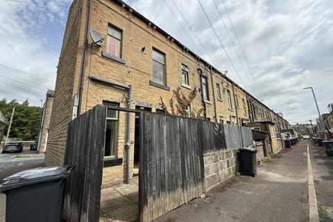 2 bed property, in Industrial Street, £140,000