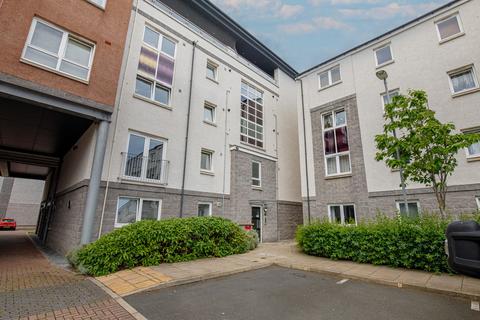 2 bed property, in Spencer Court, £162,000