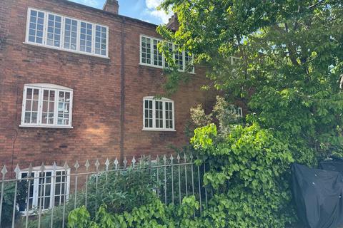 3 bed property, in Lower Holyhead Road, £130,000