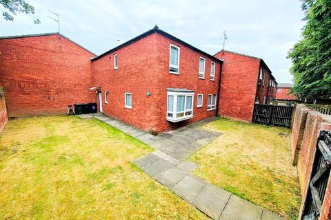 5 bed property, in Scarborough Court, £90,000
