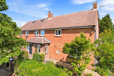 3 bed property, in Wyness Avenue, £330,000