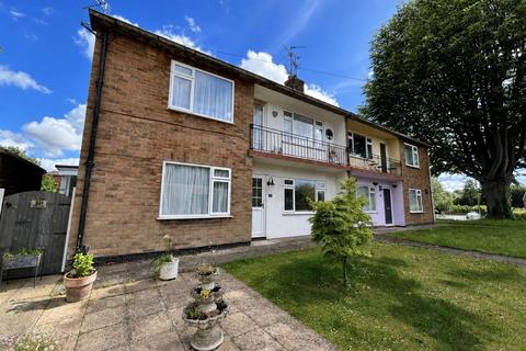 2 bed property, in Oakwell Close, £130,000