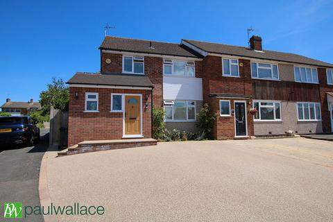3 bed property, in Lulworth Avenue, £675,000