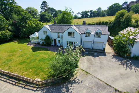 5 bed property, in Panteg, £495,000