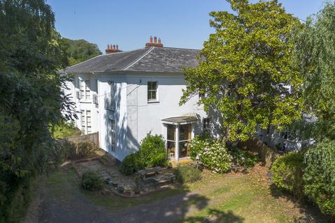 3 bed property, in Tainfield Park, £350,000