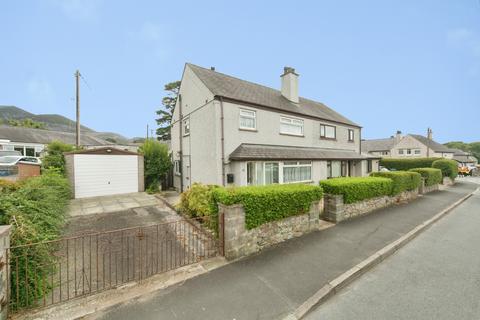 3 bed property, in Glanogwen, £210,000