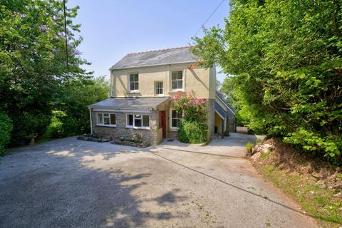 7 bed property, in Penally, £595,000