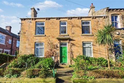 3 bed property, in The Paddock, £275,000