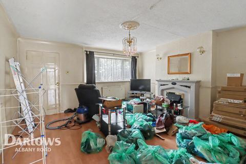 3 bed property, in The Hawthorns, £185,000