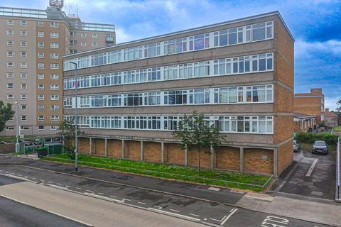 3 bed property, in West Street, £125,000