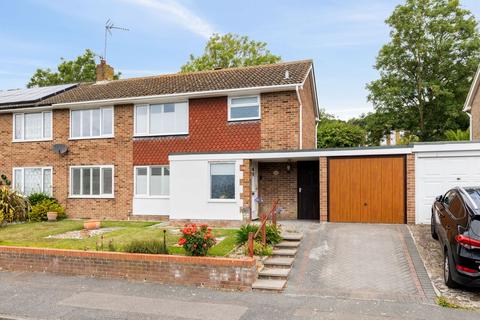 4 bed property, in Downs Road, £400,000