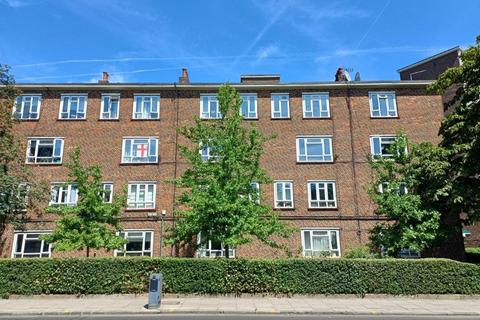 3 bed property, in Newington Green Road, £350,000